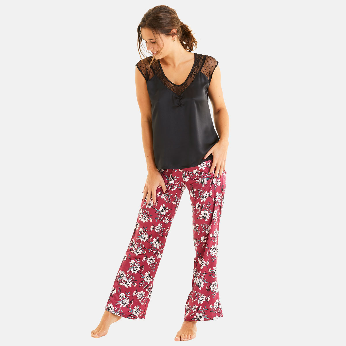 Femme Vêtements Vêtements de nuit Pyjamas Pantalon de pyjama bordeaux Pivoine Pyjamas Chemises de nuit Pommpoire en coloris Rose 